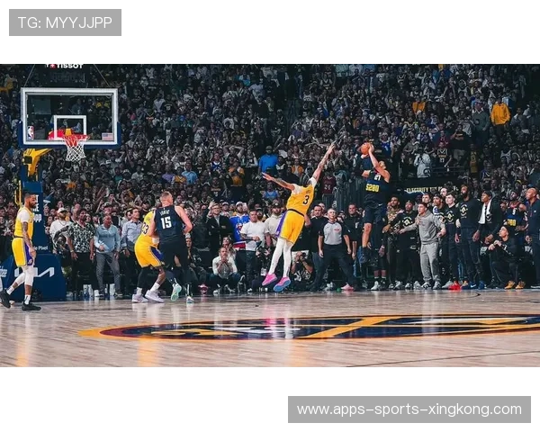 湖人詹姆斯强突分球助攻底角稳投